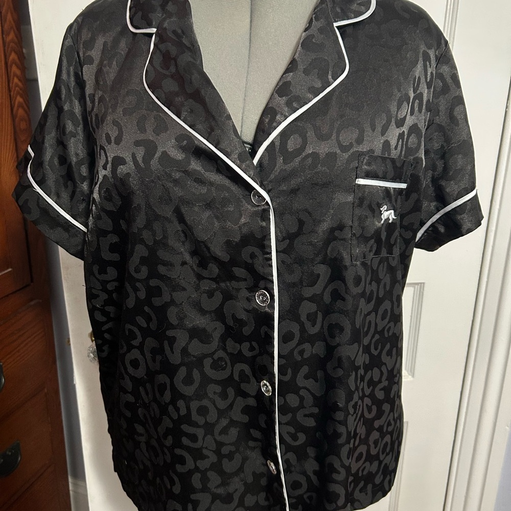 Peter Alexander Black Satin Leopard Print Pajama Top and Shorts set XL
